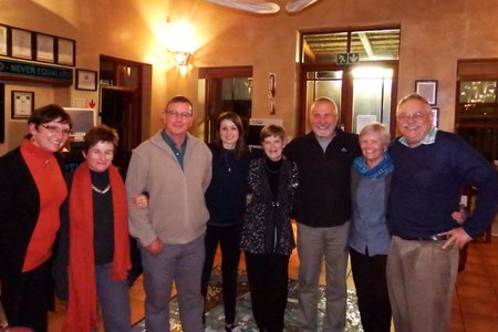 Om een of ander rede is hierdie groep gereeld saam by â€˜n tafel - en is hulle ook die laastes wat die lokaal nÃ¡ â€˜n wynproe verlaat. Terwille van geheimhouding word hul name liefs verswyg!